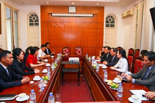 Buổi làm việc giữa TCDL và đoàn xúc tiến du lịch tỉnh Hải Nam (Trung Quốc)